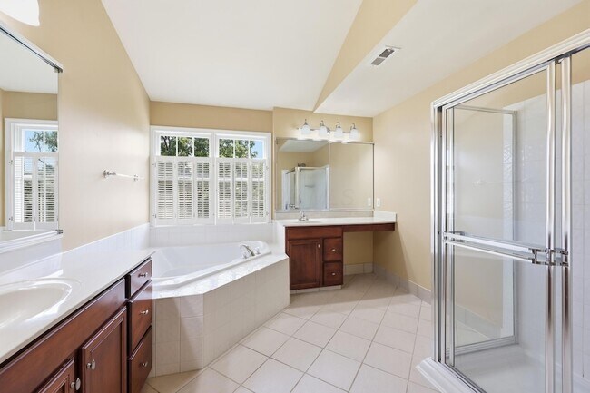 Building Photo - 4823 Vista Ridge Dr