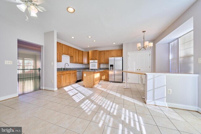 Building Photo - 685 Springhouse Square SE