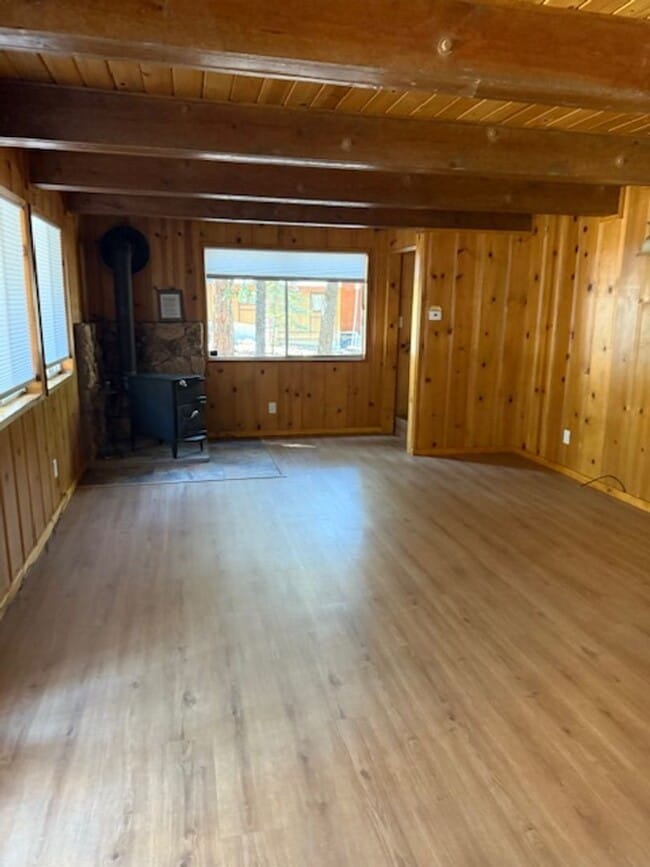 Building Photo - 3Bd 2Ba home located in a quiet neighborho...
