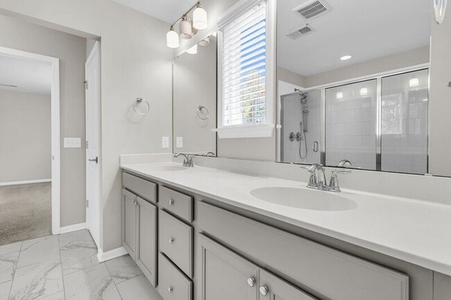 Building Photo - 1624 Shady Pine Rd