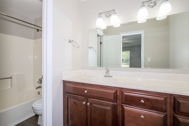 Building Photo - 543 Fairfield Way
