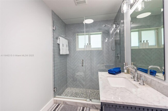 Building Photo - 16650 SW 77th Ct