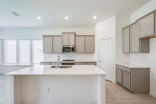 Building Photo - 14605 Little Water Dr