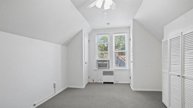 Building Photo - 23 W 42nd St