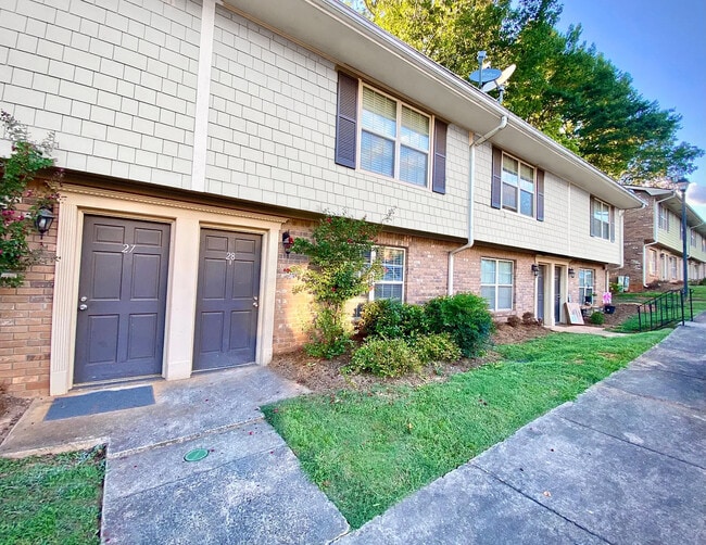 Building Photo - 28 Villa Ct SE