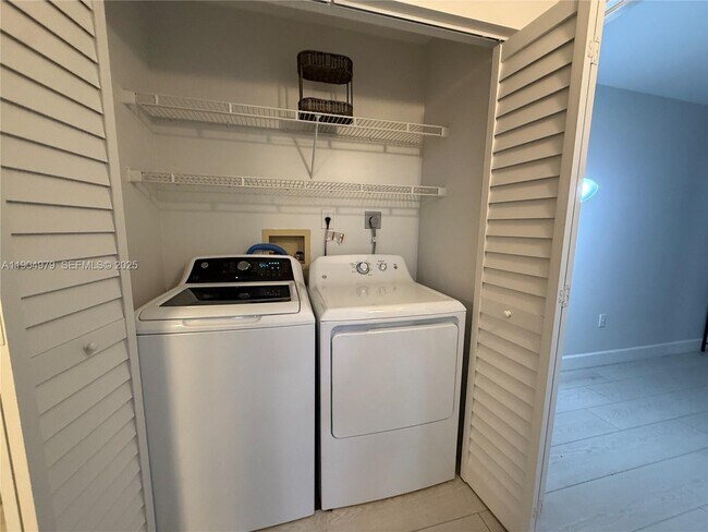 Building Photo - 19701 E Country Club Dr