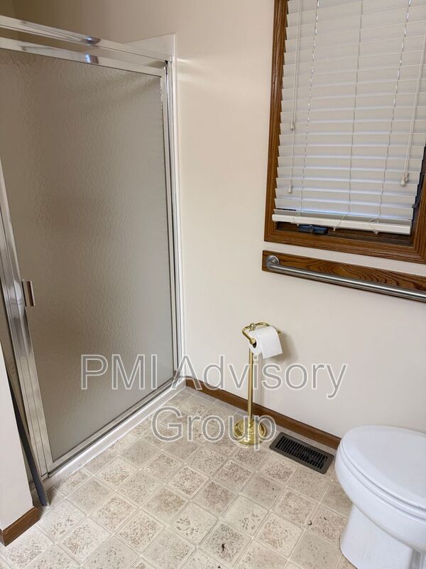 Building Photo - 4206 Hwy K4