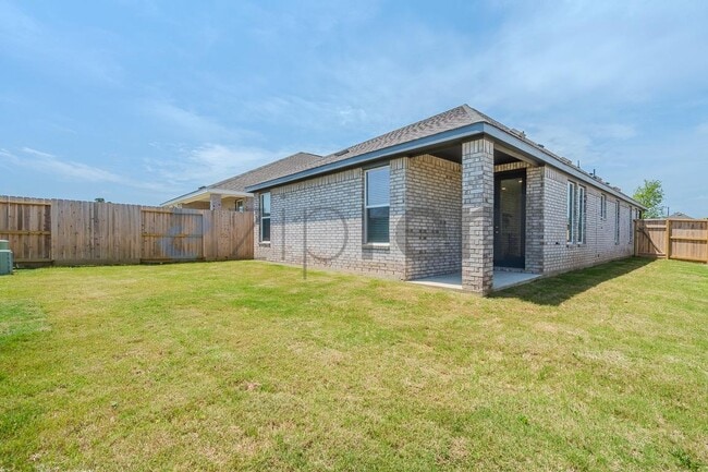 Building Photo - Unit