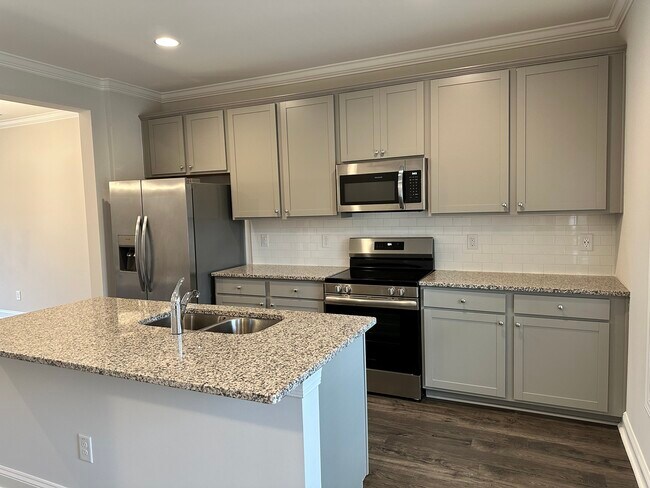 Kitchen - 579 Forestville Rd