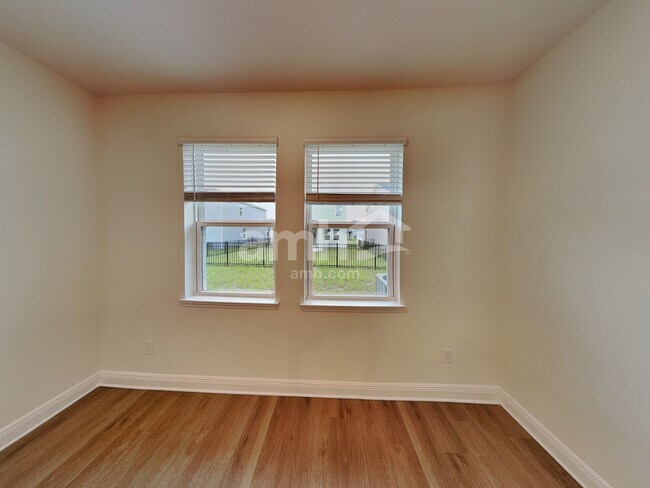 Building Photo - 5962 Pinewood Ests Dr