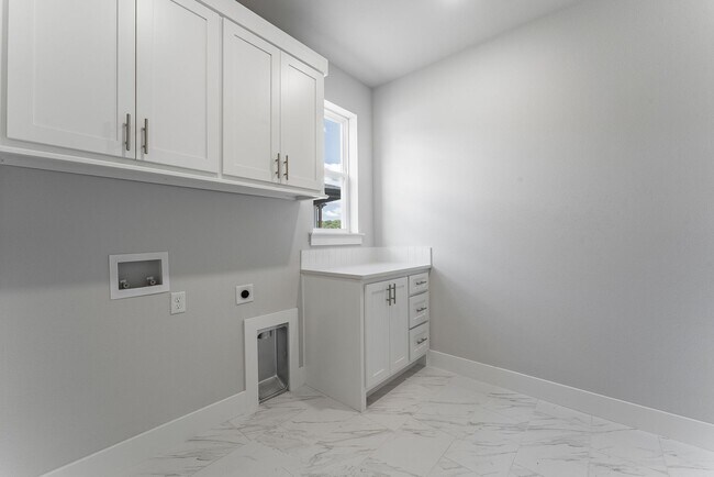 Building Photo - Modern Elegance: Spacious 4-Bedroom New Build with Private Back Porch