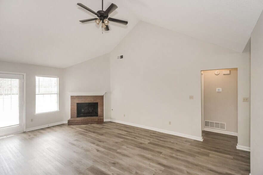 Building Photo - 6987 Country Walk Dr