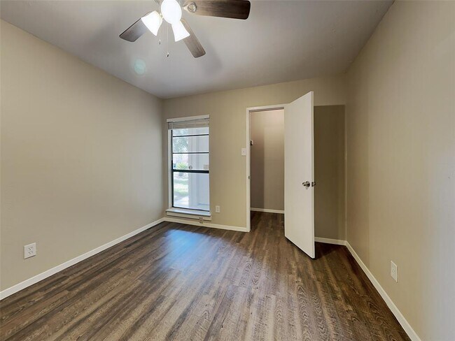 Building Photo - 5618 Hickory Forest Dr