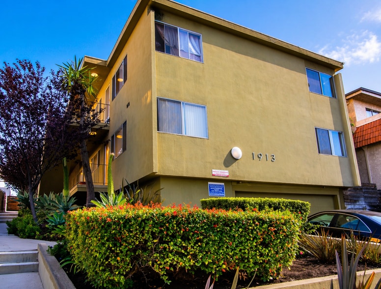 Interior Photo - 1913 11th St - TWO bedrooms AVAILABALE !
