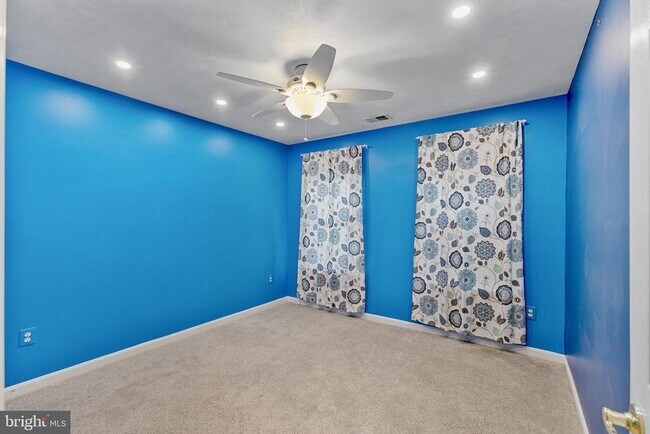 Building Photo - 44141 Merrywood Ct