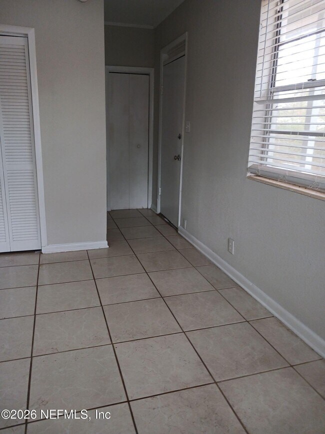 Building Photo - 2733 King Cole Dr