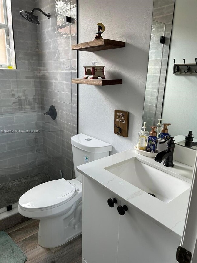 Building Photo - 0000 00