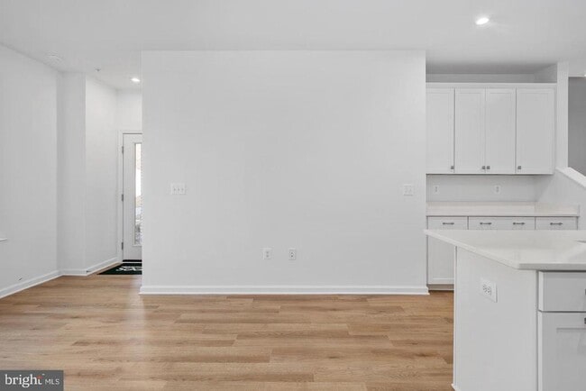 Building Photo - 2536 Neabsco Common Pl