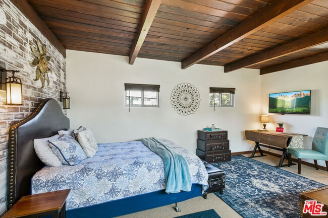 Building Photo - 10721 Aqua Vista St