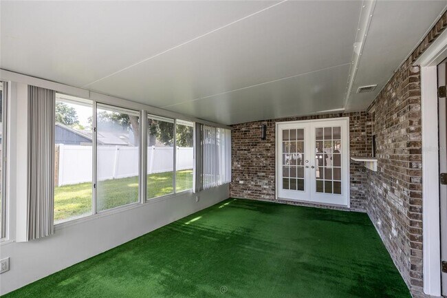 Building Photo - 923 Sand Crest Dr