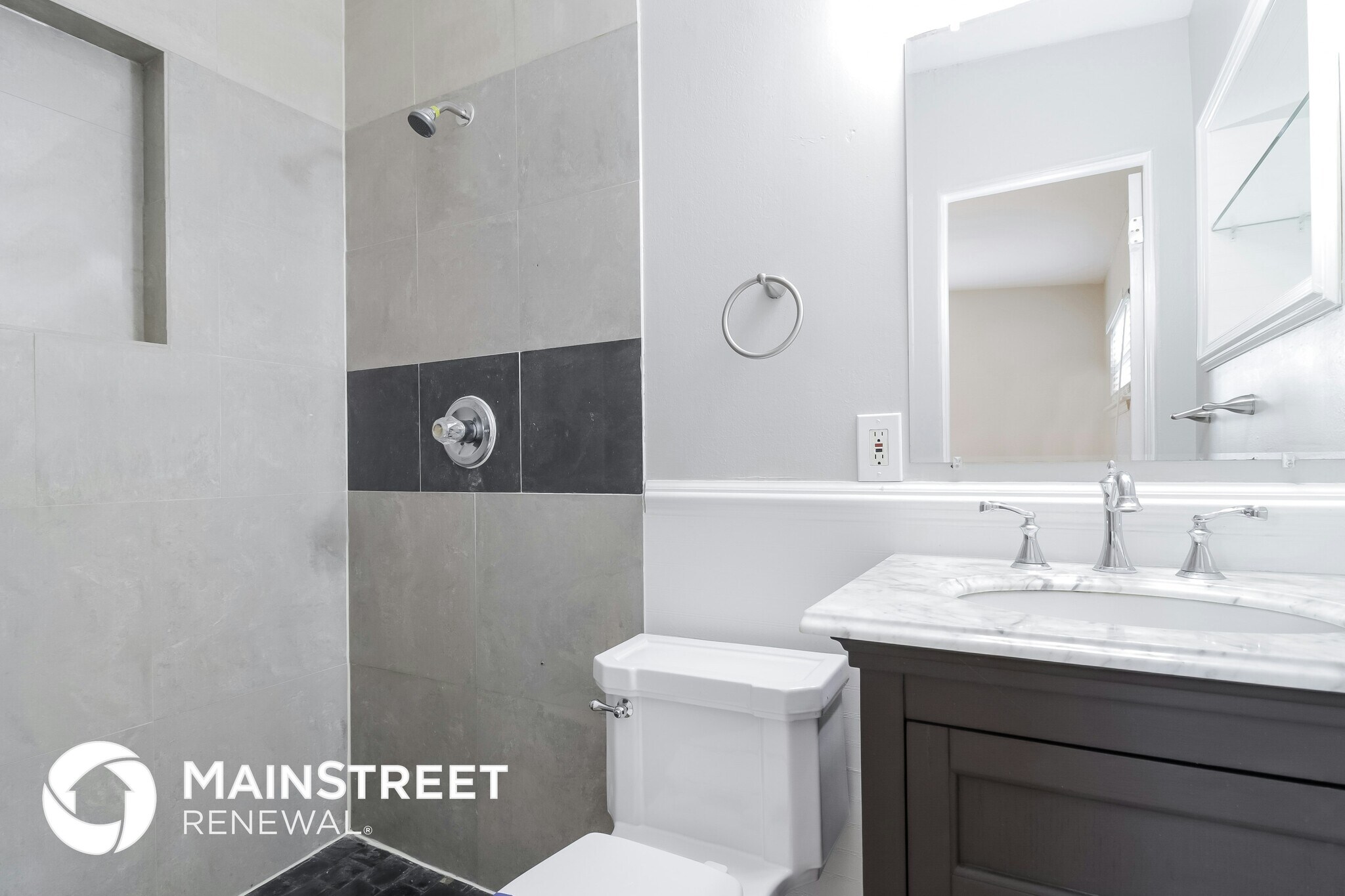 Building Photo - 3404 Paris Pl