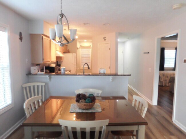 Building Photo - 521 White River Dr