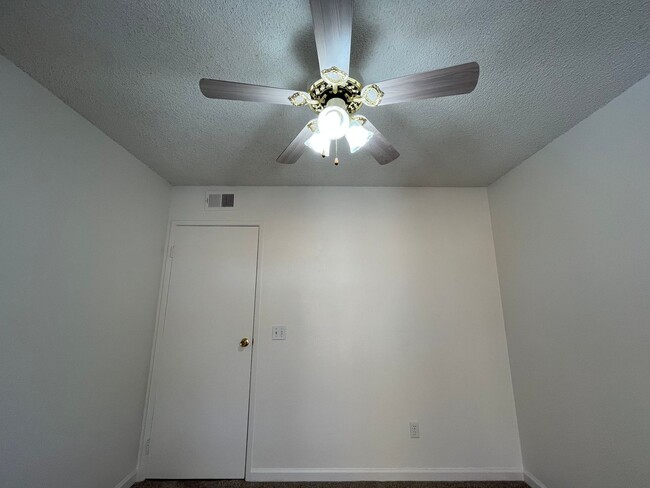 Building Photo - 8890 Arcade- 4 Bedroom 2 Bath home