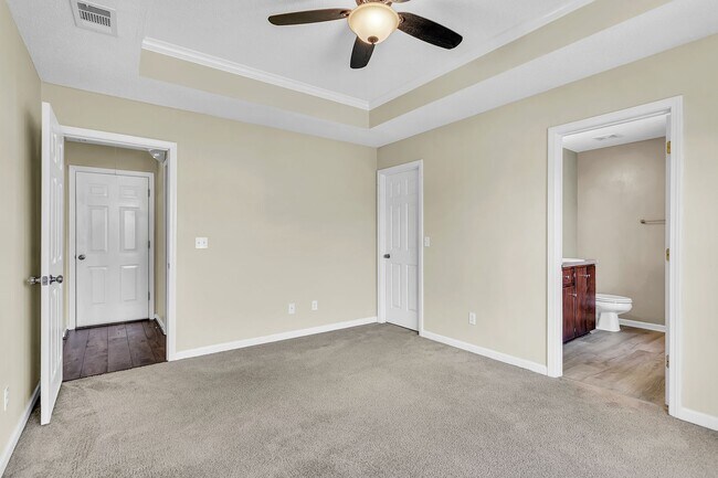 Building Photo - 3 Bedroom 2 Bathroom Home in Hampton Place...