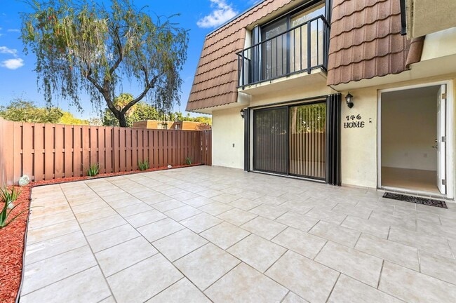 Building Photo - 146 Heritage Way