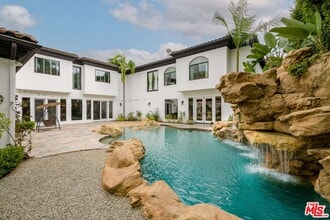 Building Photo - 4705 Los Feliz Blvd