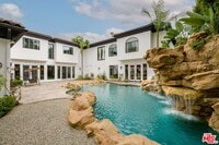 Building Photo - 4705 Los Feliz Blvd