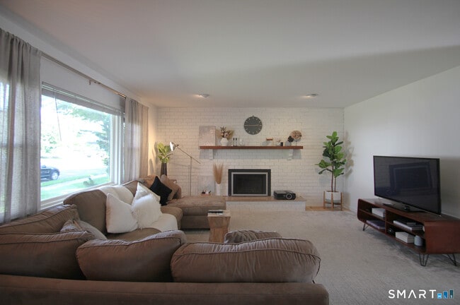 Building Photo - 83 Quinlan Ave