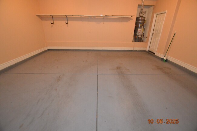 Building Photo - 638 Harvester Course Dr