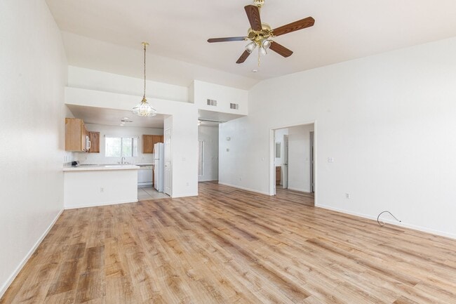 Building Photo - Enormous second story unit in upscale gated Summerlin community