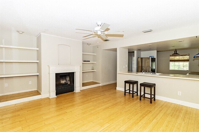 Building Photo - 200 16th St