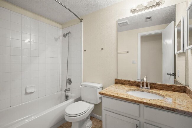 Building Photo - 712 W 21st St