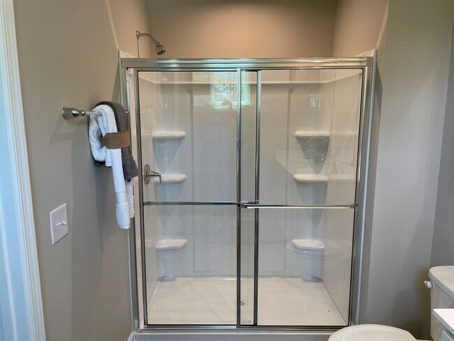 Building Photo - 3 Bedroom 2 Bathroom at Sharron Creek-Pet ...
