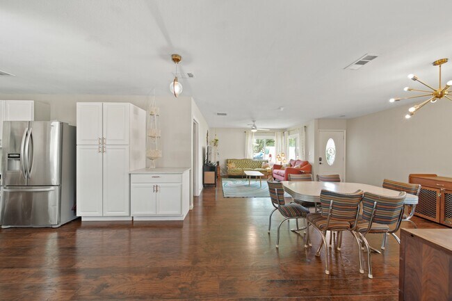 Building Photo - 5411 Meadow Creek Ln