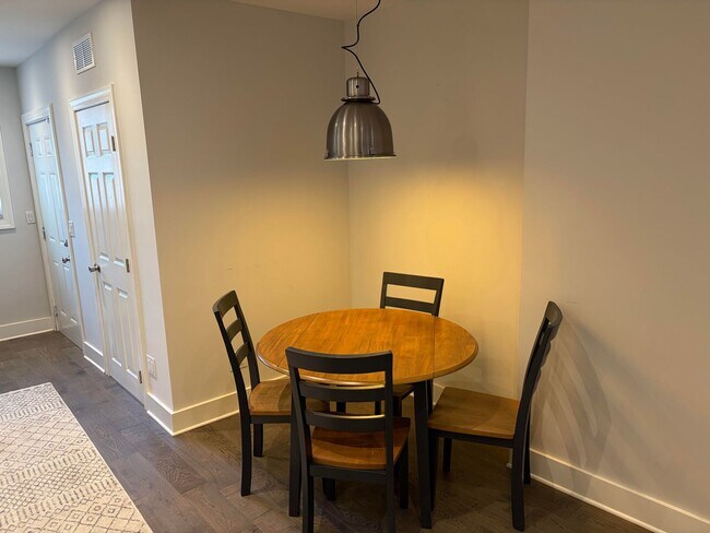 Building Photo - Modern 2- Story Townhome with Fenced in Back Yard