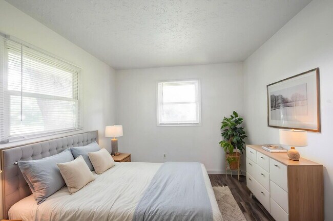 Building Photo - "Charming 2-Bedroom Retreat in Fountaintown with Spacious Layout – Your Cozy 844 Sq Ft Haven Awai...