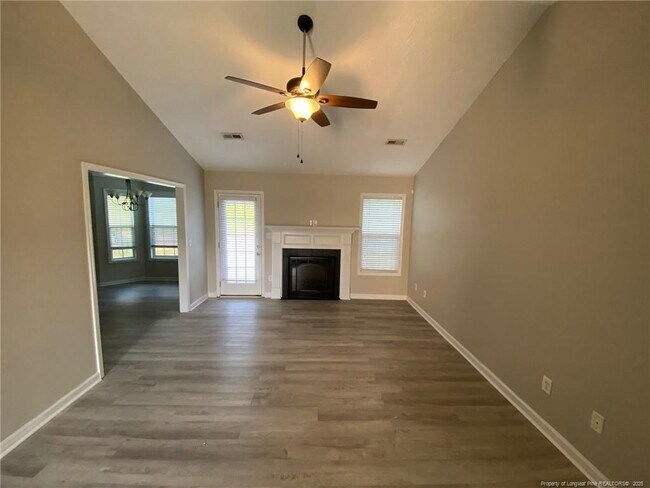 Building Photo - 2106 Crain Ct