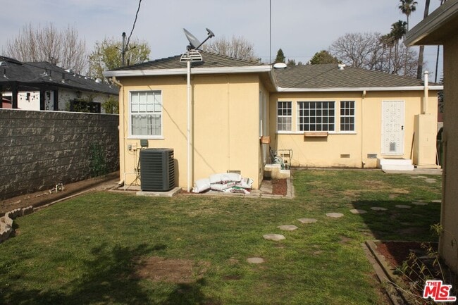Building Photo - 2561 Tilden Ave