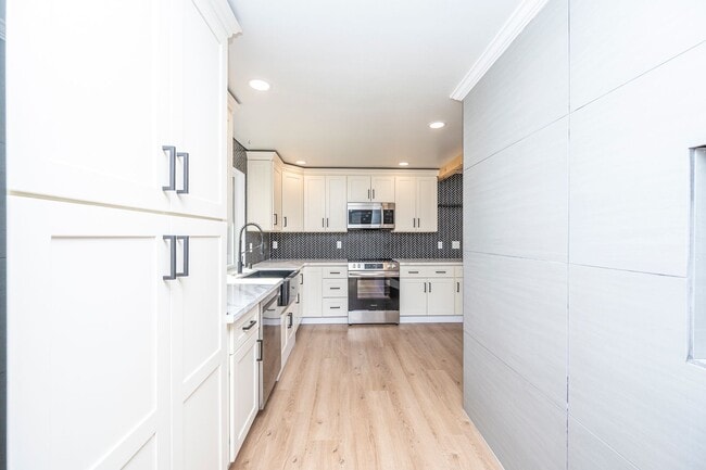 Building Photo - Lakewood Rambler 3 bedroom + Bonus