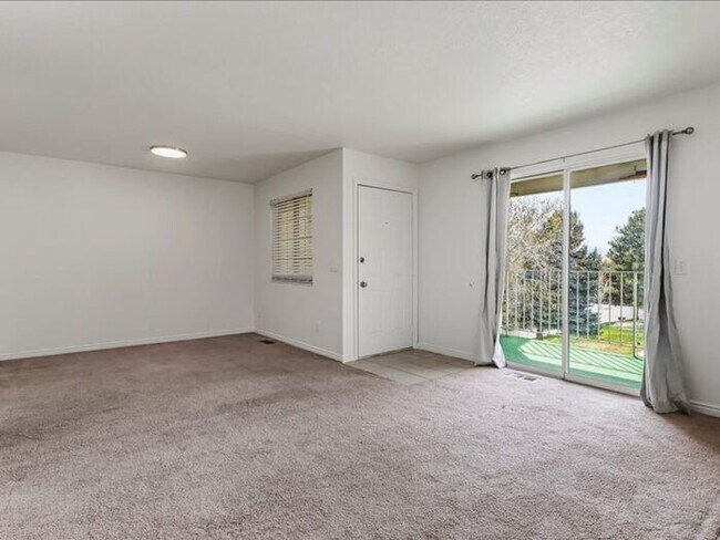 Building Photo - SANDY  2 BED 2 BATH CONDO, small pet OK