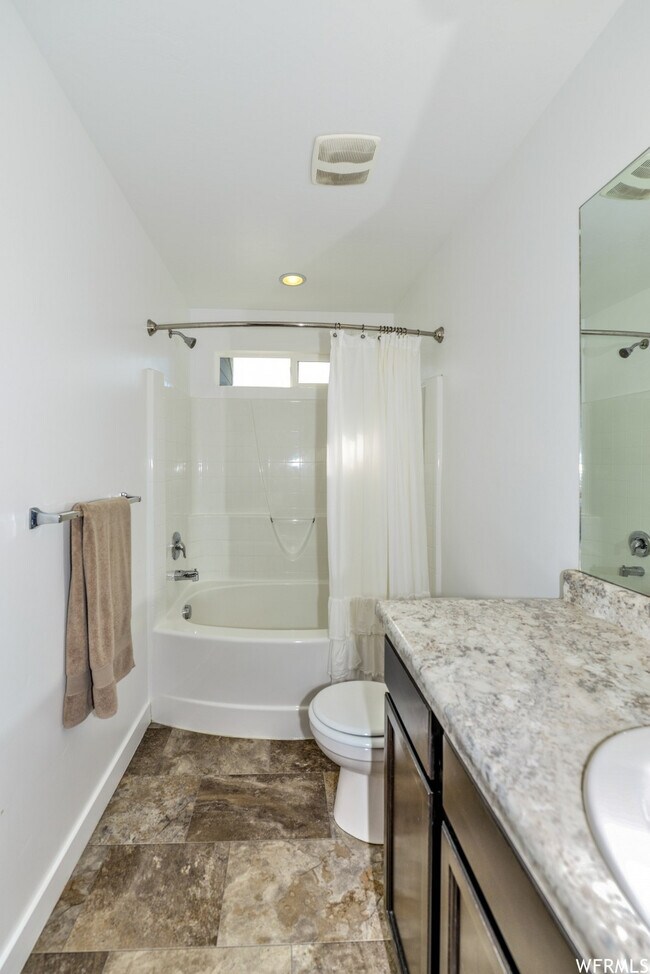 Building Photo - 15030 Gallant Dr