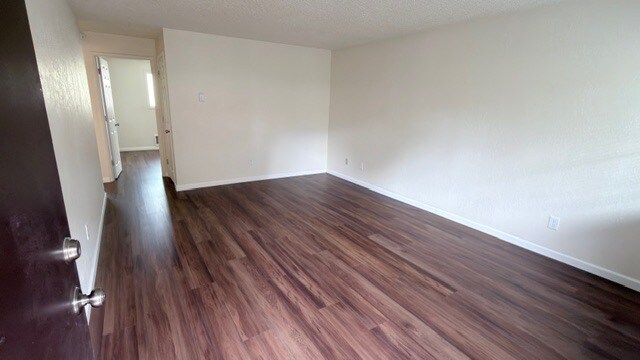 Building Photo - 165 E Sunset Way