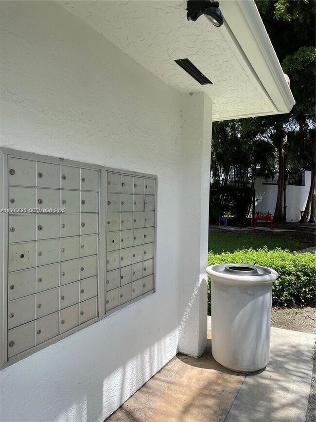 Building Photo - 3135 NE 184th St