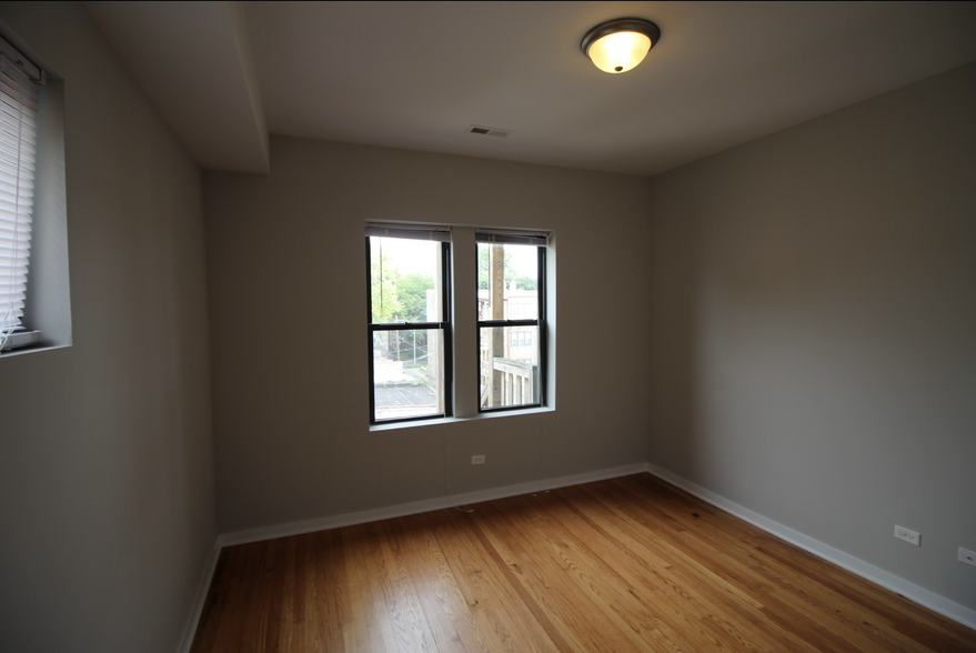Building Photo - 6447 N Claremont Ave