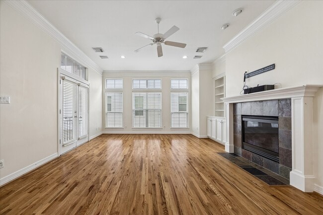 Building Photo - 612 Leverkuhn St