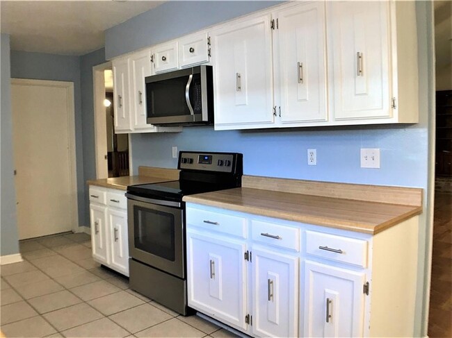 Building Photo - 603 Lake Sardis Dr
